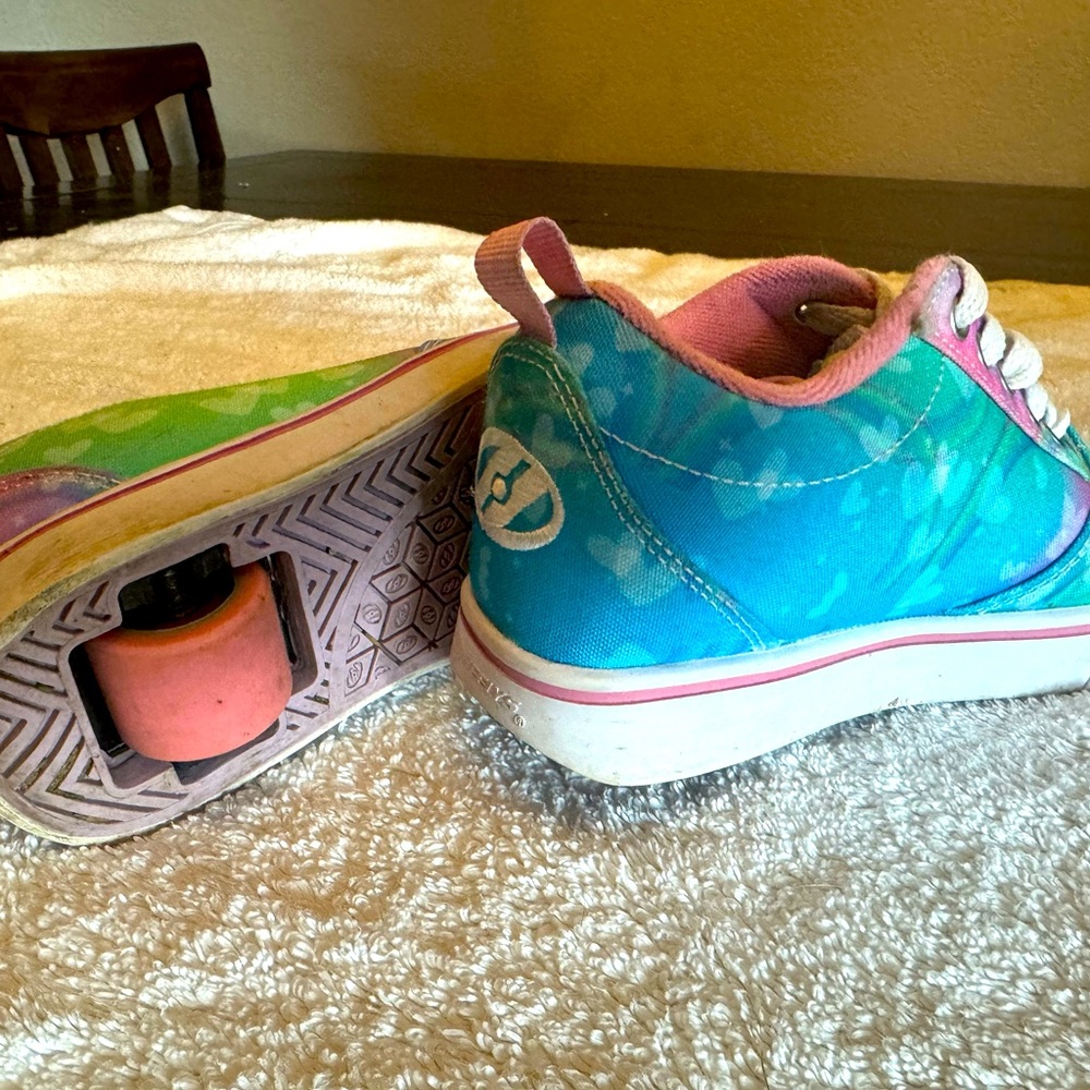 Heelys old school skate shoes